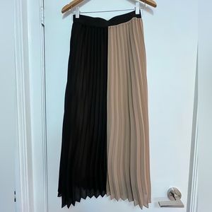 NWOT Simon’s Contemporaine Tan and Black Midi Skirt